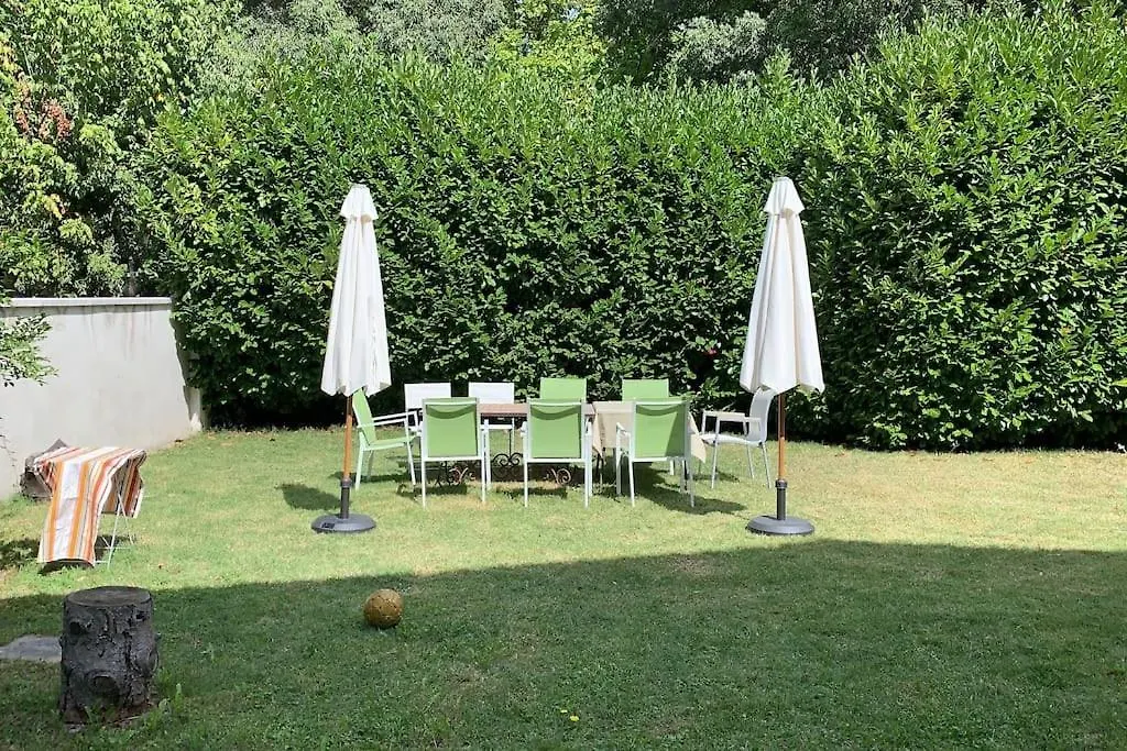 Villa Media Luna Pamplona 0*,